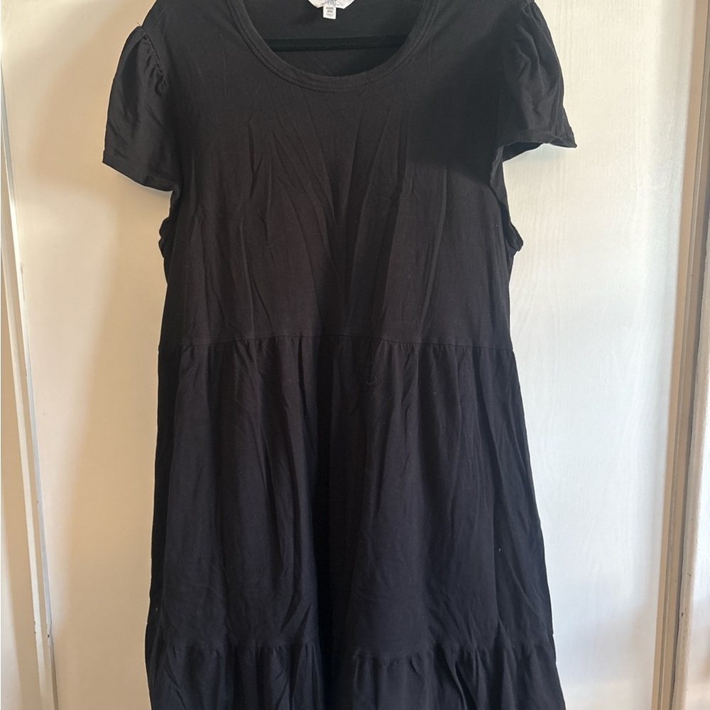 Time and Tru Black Short Sleeve Tiered Midi Dress